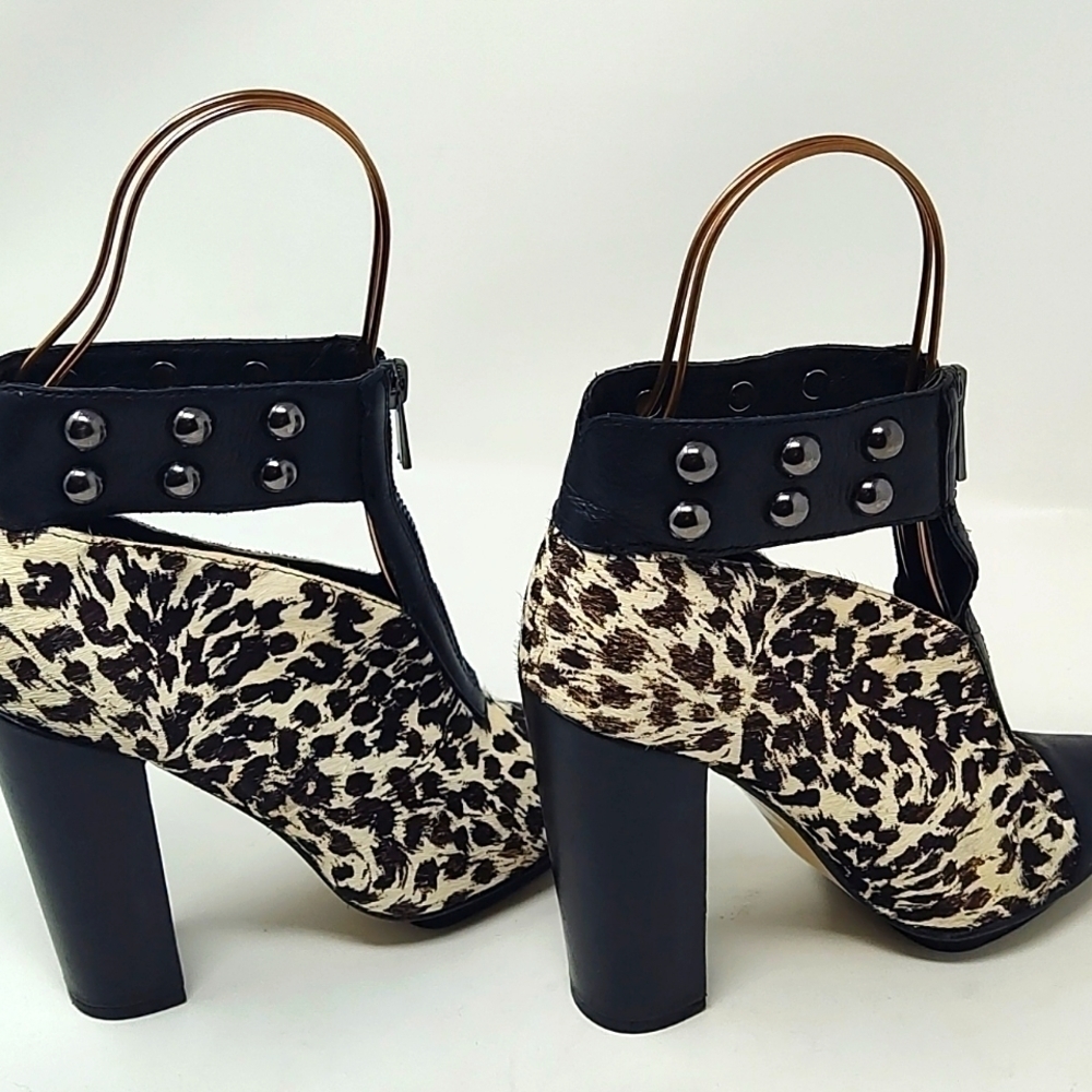 Fabulous Animal Print Platforms Size 5.5 - Picture 3 of 6